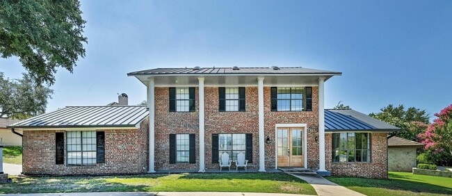 Building Photo - 608 Sombrero