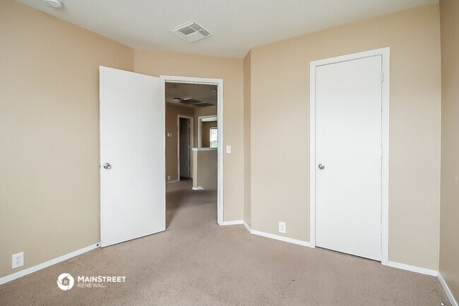 Foto del edificio - 3234 Dartmouth Field Ln
