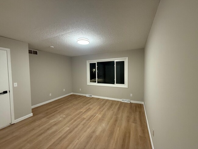 Building Photo - 1396 Lakeside Cir