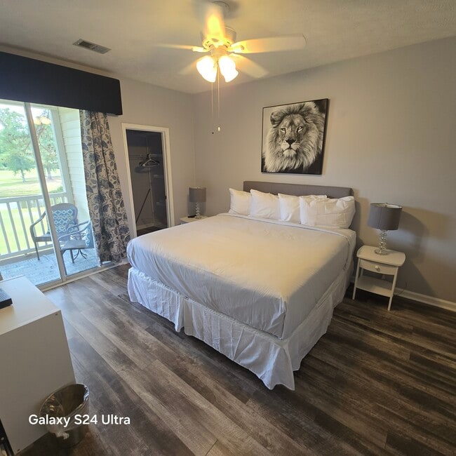Building Photo - 654 River Oaks Dr