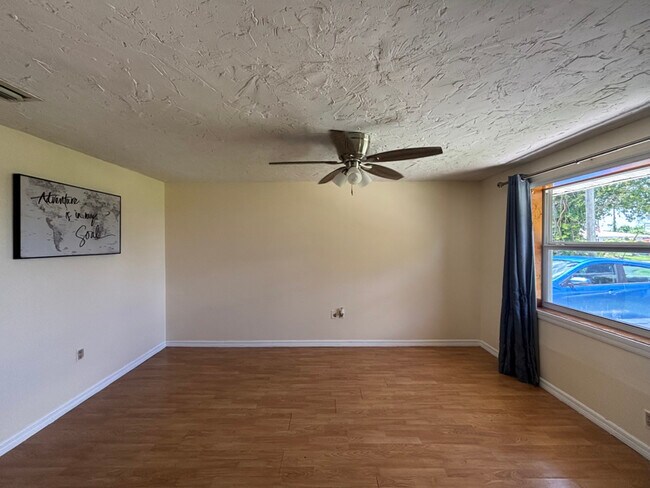 Foto del edificio - 2268 Abscott St