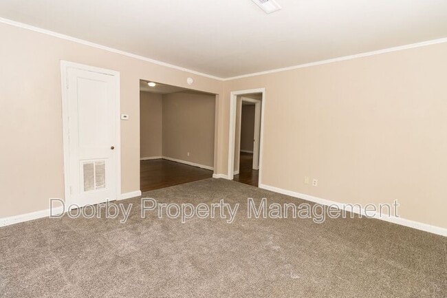 Building Photo - 3302 Pinewood Ave