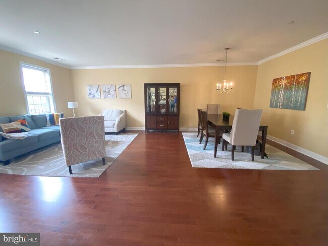 Building Photo - 303 Admirals Way