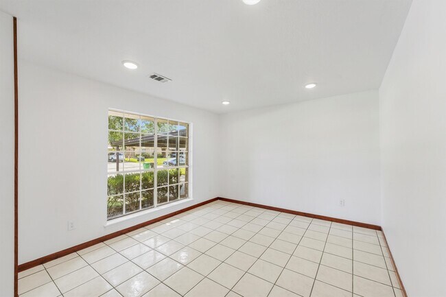 Building Photo - 5302 Lorraine Dr