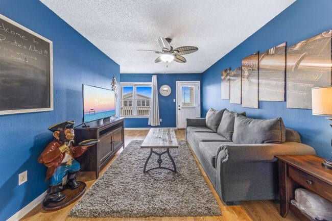Building Photo - 1472 W Beach Blvd
