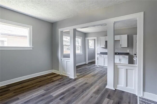 Building Photo - 2518 Highland Pl