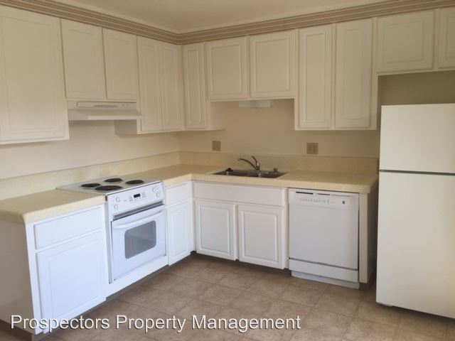 Building Photo - 1138 Montebello Dr