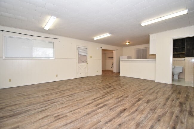 Foto del edificio - Studio Apartment with Large Yard