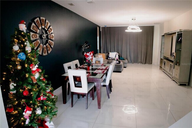 Foto del edificio - 153 Taft Dr