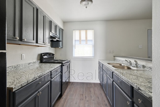 Building Photo - 7750 N Coronet Ct