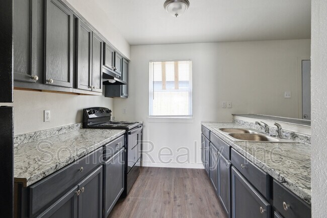 Foto del edificio - 7760 N Coronet Ct
