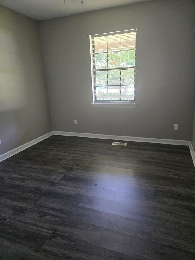 Building Photo - Four Bedroom Home in Harrison TN