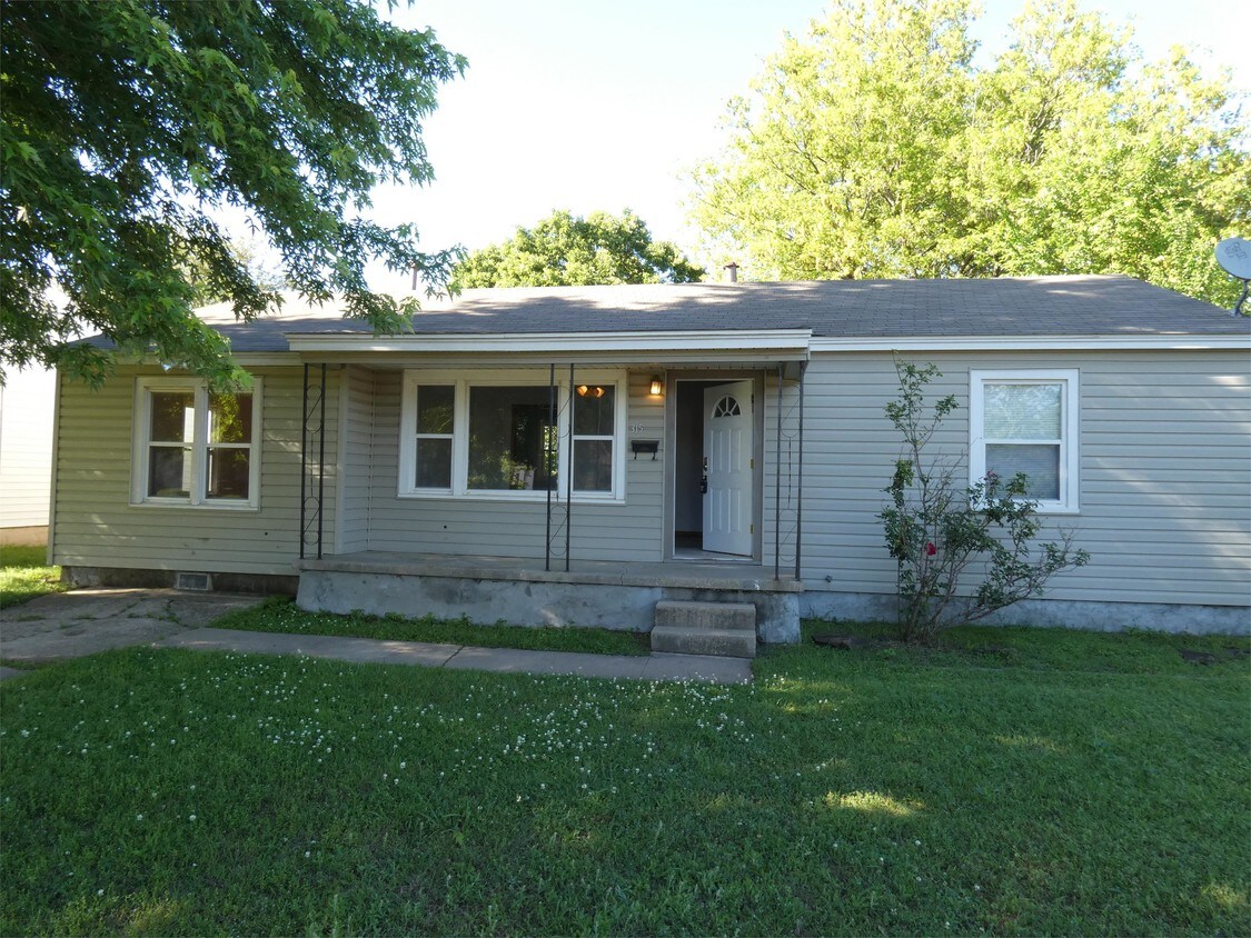 315 E Steed Dr, Midwest City, OK 73110 House for Rent in Midwest City