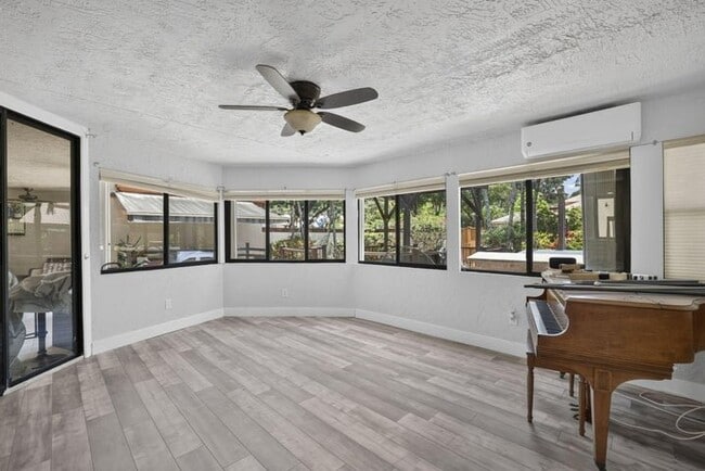 Building Photo - 11908 Glenmore Dr