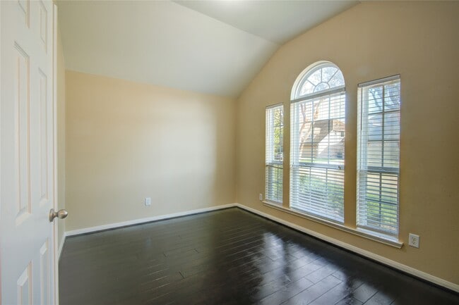 Building Photo - 26322 Creston Cliff Ct