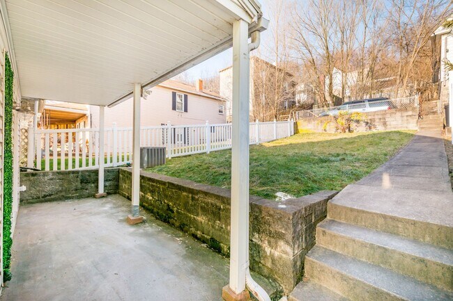 Foto del edificio - AVAILABLE SEPT 1ST!! UPDATED & SPACIOUS 3-...