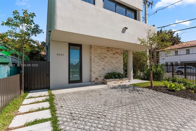 Building Photo - 3601 SW 23rd Terrace