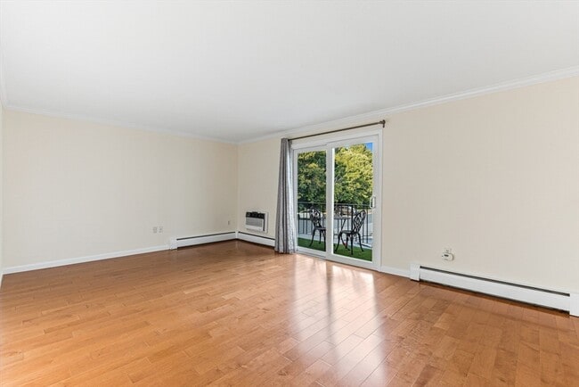 Building Photo - 83R Hobart St