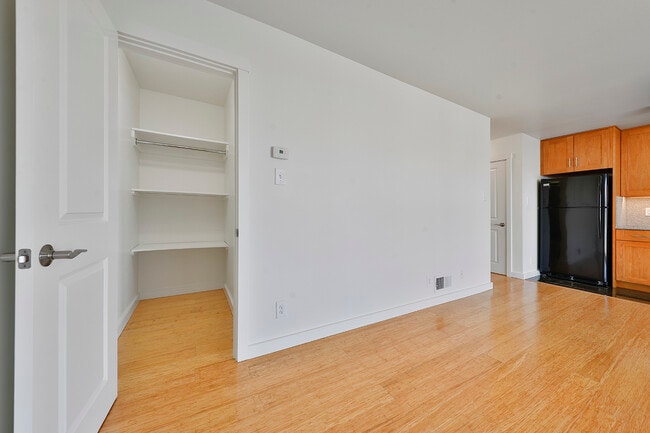 Building Photo - 67 Parkridge Dr