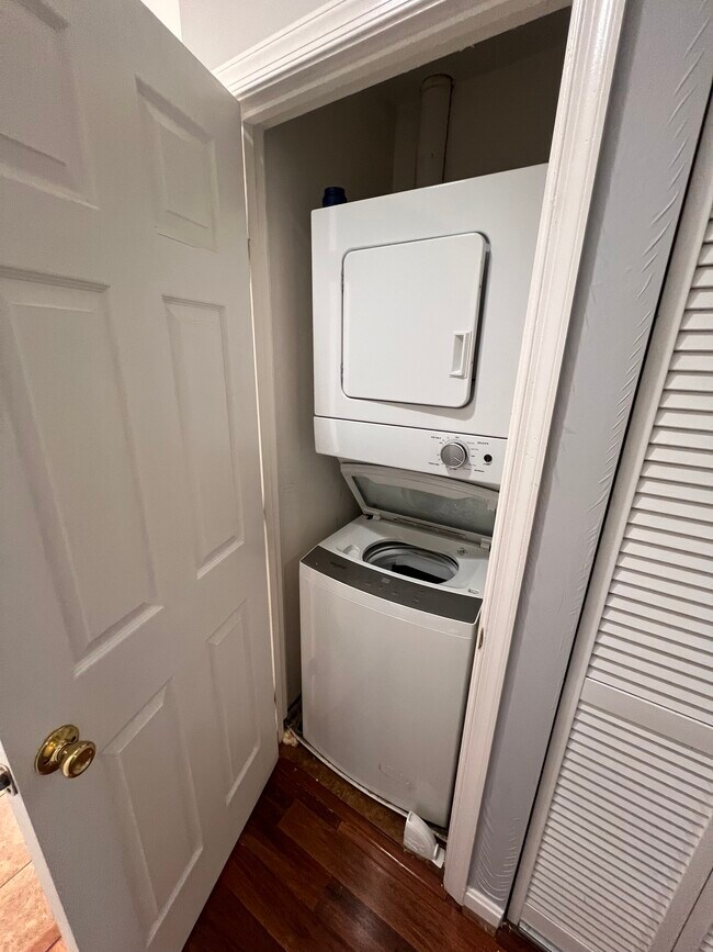 Lavadora/Secadora - 1710 Trinidad Ave NE