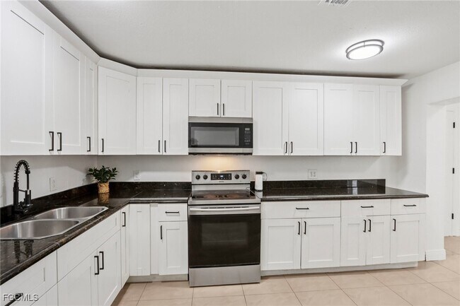 Foto del edificio - 89 Cabana Ave