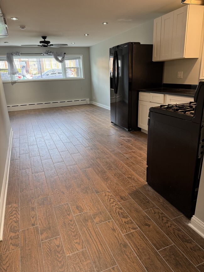 Foto del edificio - 1648 N McVicker Ave