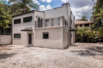 Building Photo - 2742 Coacoochee St