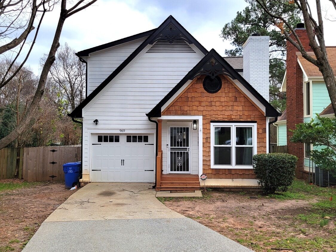 Primary Photo - 969 Oak St SW