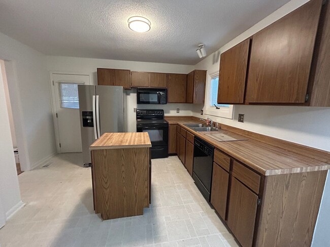 Building Photo - Charming 3BD/2BA Ranch home in North Raleigh with fenced yard and quiet neighborhood!