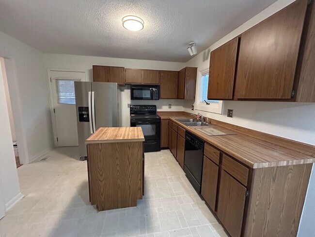 Foto del edificio - Charming 3BD/2BA Ranch home in North Raleigh with fenced yard and quiet neighborhood!