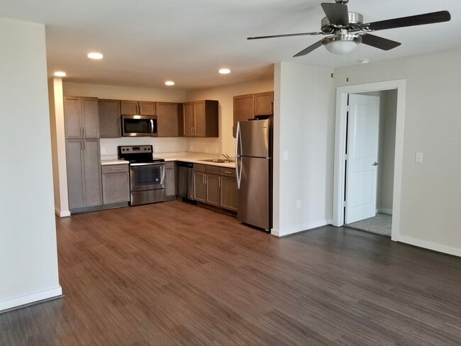Building Photo - Miramonte Single Living