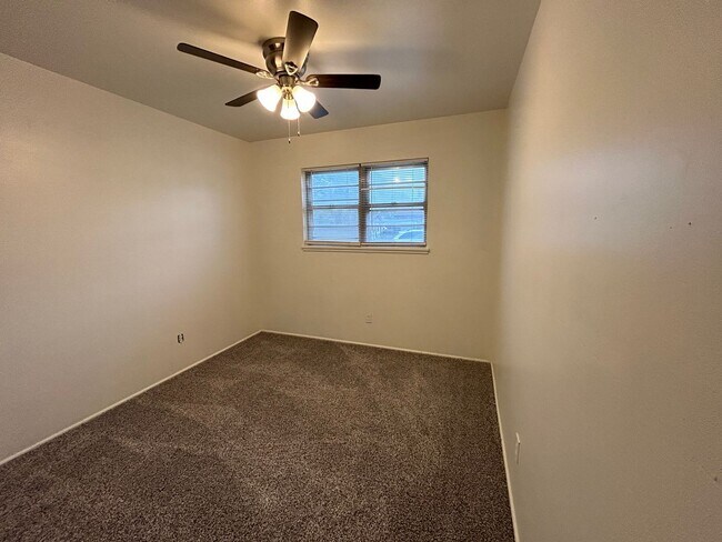 Building Photo - Charming 3 bedroom home available now!