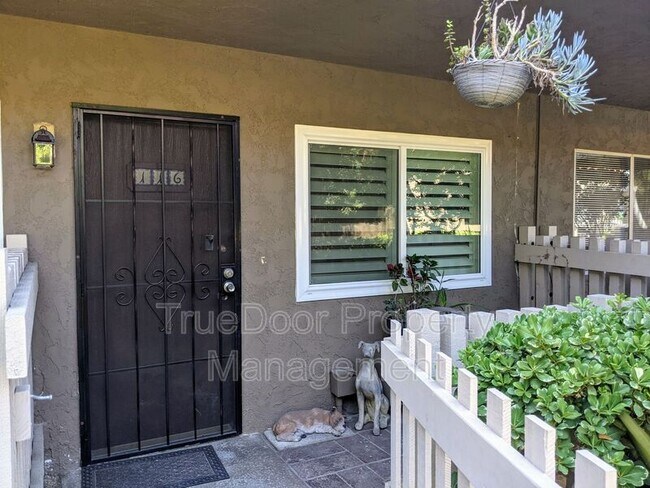 Building Photo - 555 S La Veta Park Cir