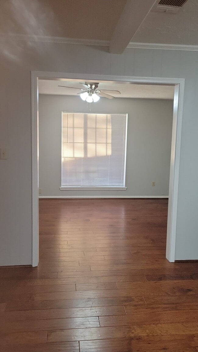 Foto del edificio - 5703 Green Timbers Dr