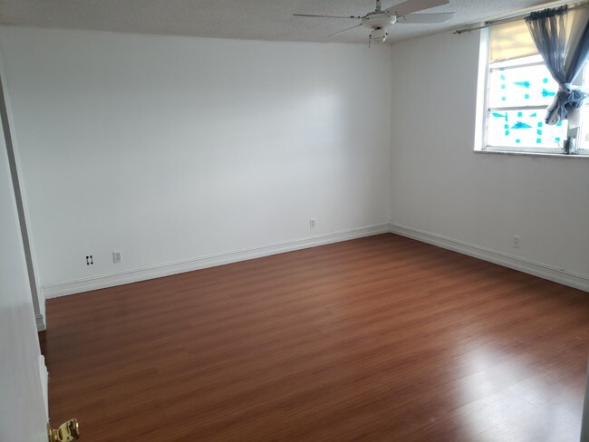 Master Bedroom - 406 NW 68th Ave