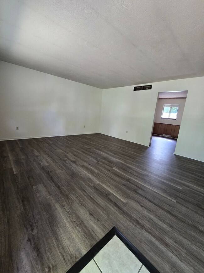 Foto del edificio - 2805-2807-2807 Fairhaven Dr
