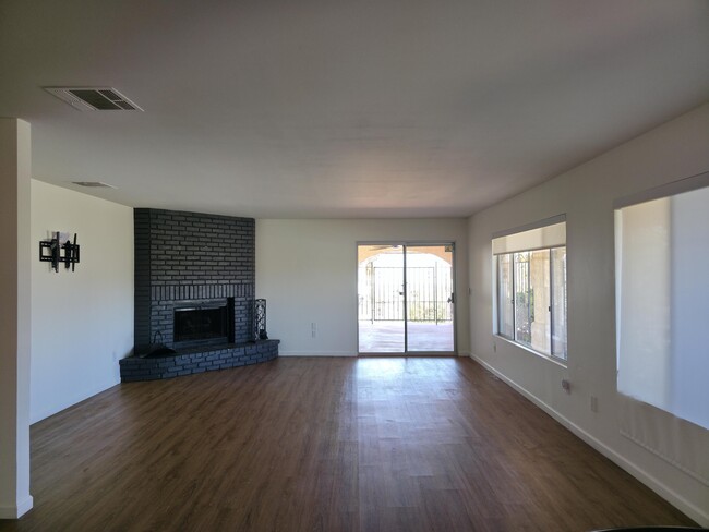 Building Photo - 12800 Avenida Alta Loma