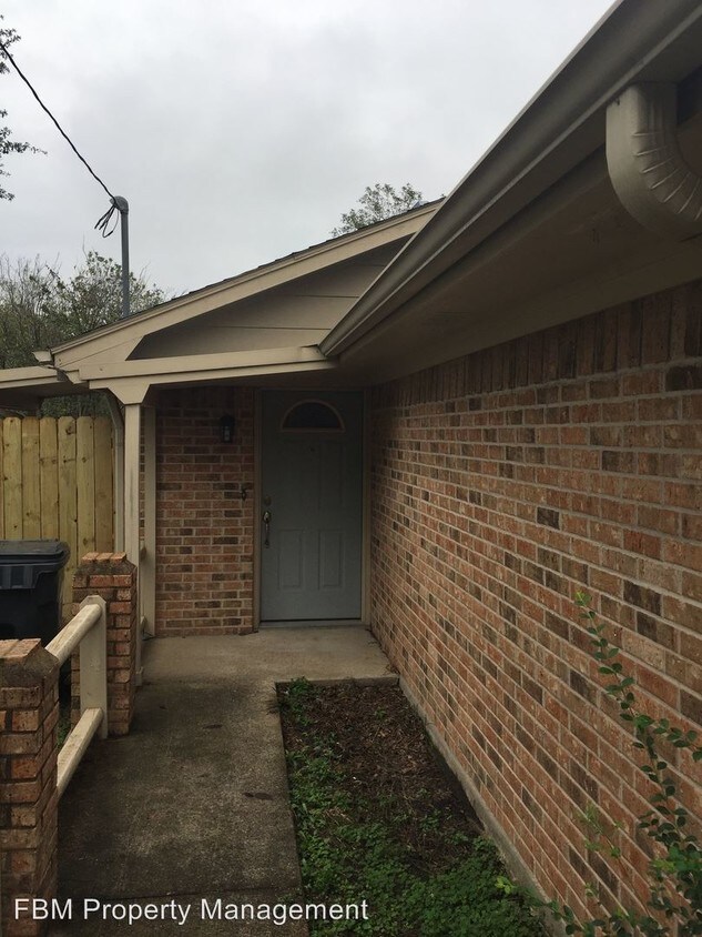 Foto del edificio - 3221 McKnight Ln