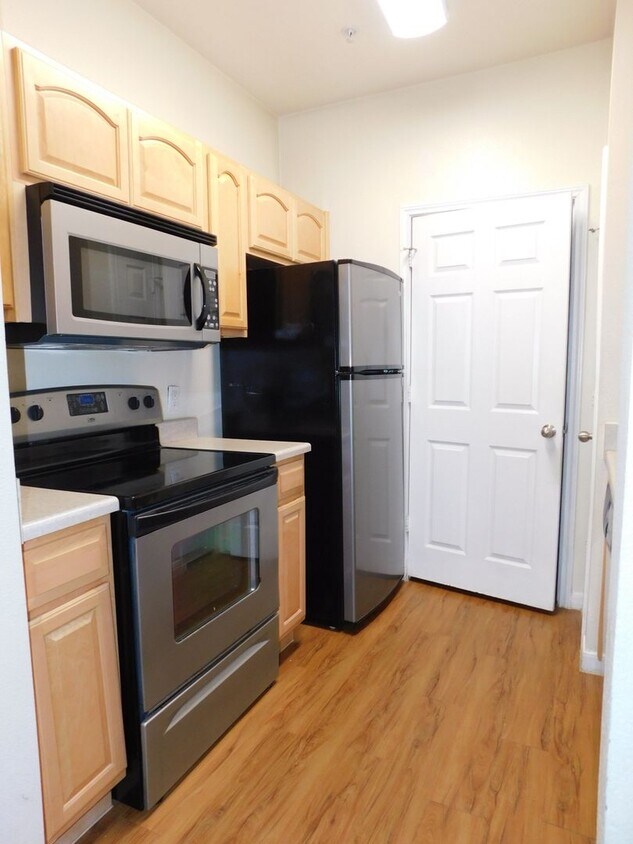 Foto principal - Edgecreek Condo for Lease