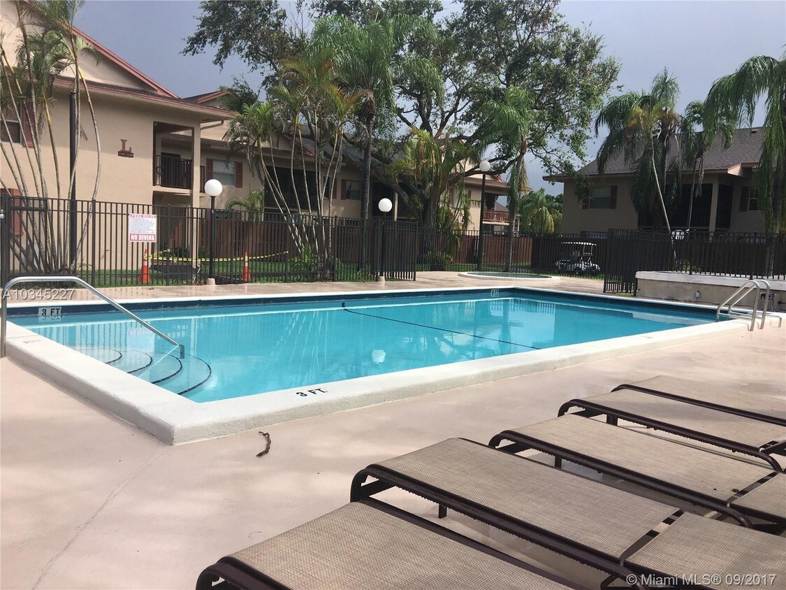 Primary Photo - 11255 SW 88th St