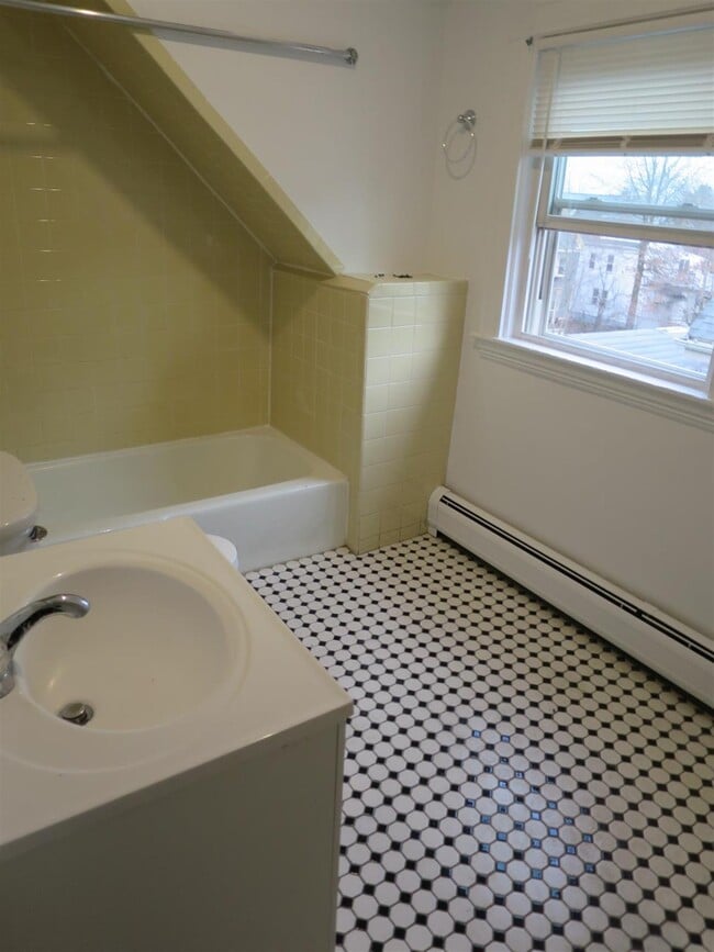 Building Photo - 205 Highland Ave
