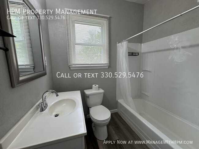 Foto del edificio - 131 50th St SE