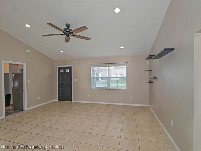 Foto del edificio - 4409 Wood Ave