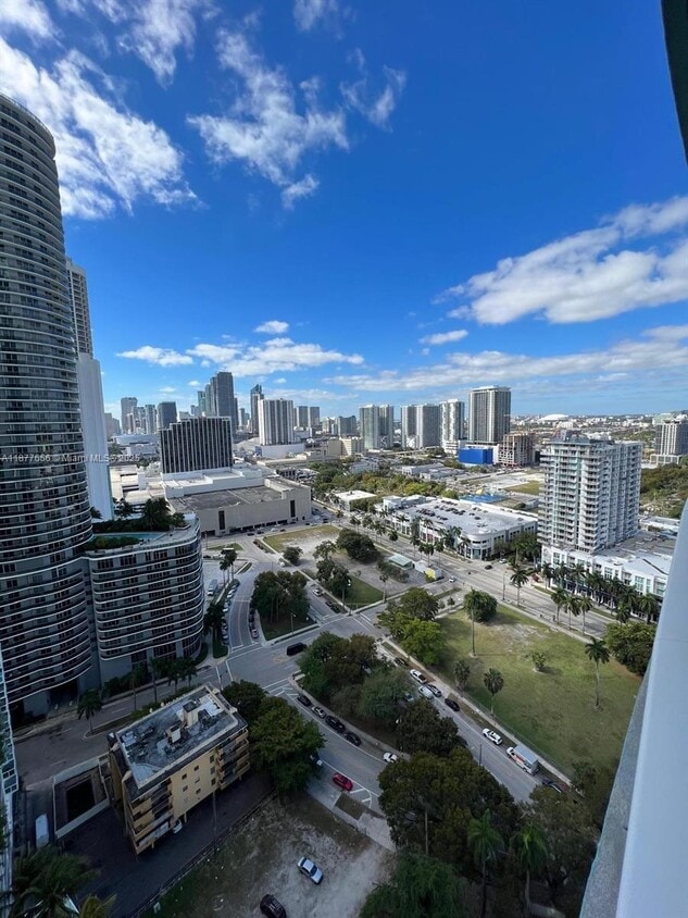 Primary Photo - 1900 N Bayshore Dr