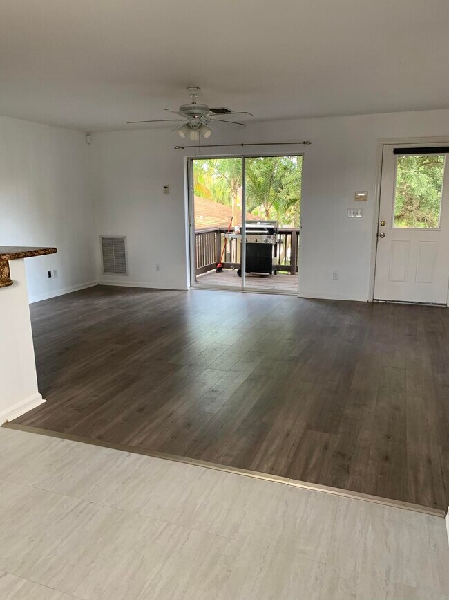 Foto del edificio - 121 S Oak St