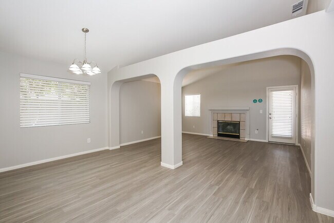 Building Photo - 3124 Jane Austin Ave