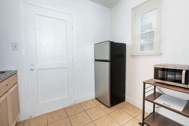 Building Photo - 545 Cedar St SE