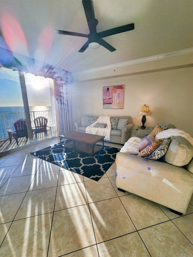 Foto del edificio - 16819 Front Beach Rd