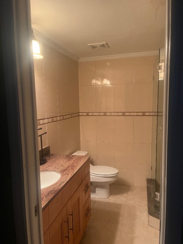 Foto del edificio - 413 Swallow Dr