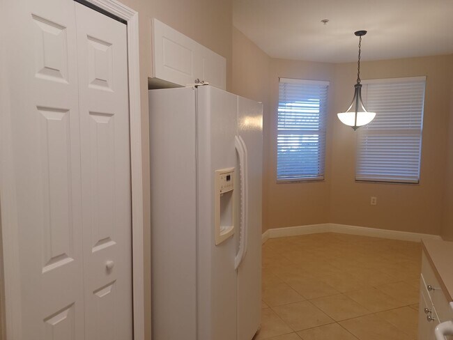 Foto del edificio - Spacious  ground floor  2/2 in gated community